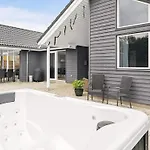 Luxury Family Retreat - By Traum