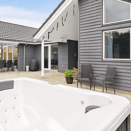 Luxury Family Retreat - By Traum